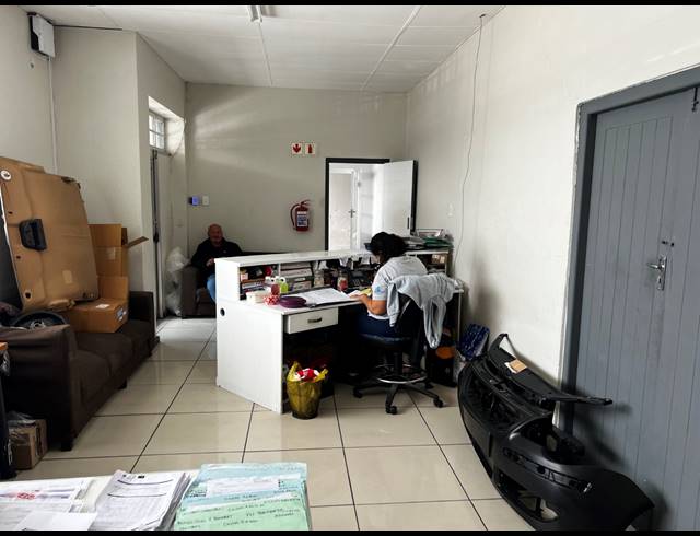 815M² STORAGE UNIT TO LET IN PAROW EAST